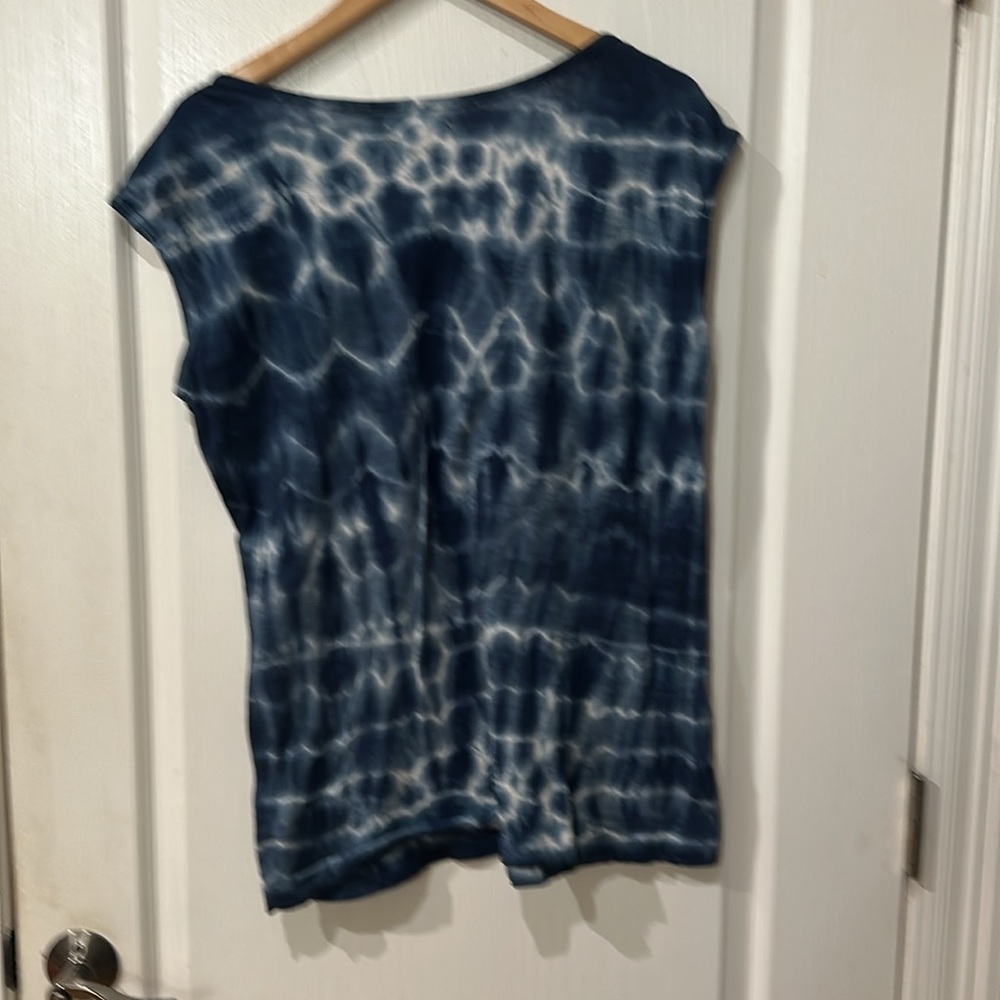 Beach, lunch, lounge, size medium Tie-Dye Blue Top - Picture 3 of 5